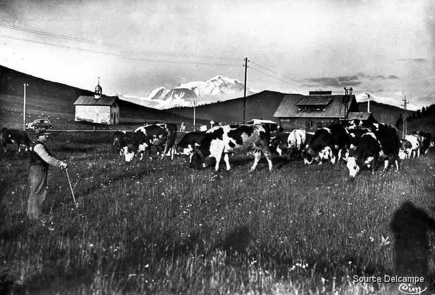 73 Col Des Aravis Hotel des Rhododendon et Chapelle Sainte Anne II.jpg